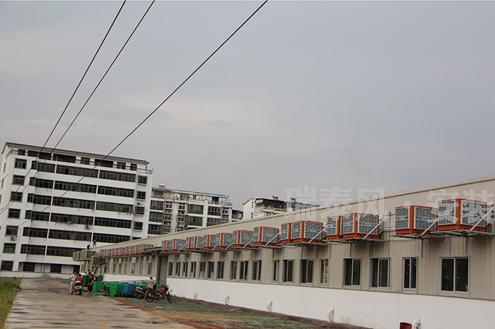 菜市場(chǎng)該如何通風(fēng)降溫呢？瑞泰風(fēng)環(huán)保空調(diào)為居民買(mǎi)菜送清涼
