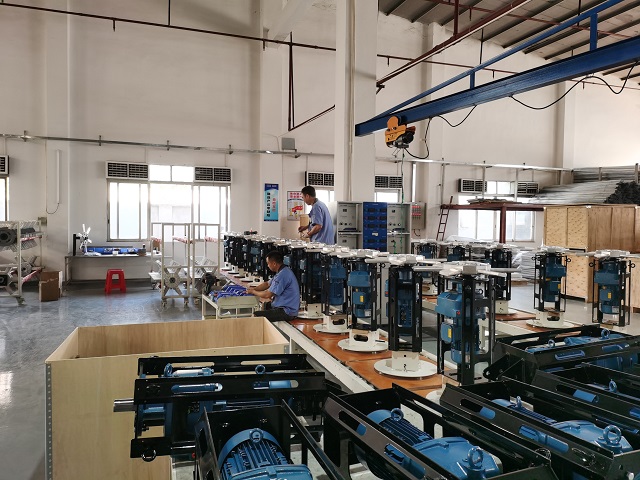 做大型廠(chǎng)房降溫工程用什麼設(shè)備？瑞泰風(fēng)環(huán)保空調(diào)低成本降溫