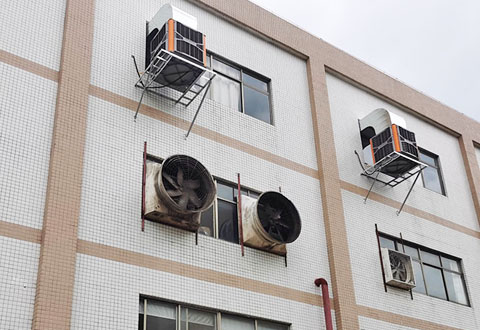 東莞塑料製品廠(chǎng)安裝38臺(tái)環(huán)保空調(diào)作為車(chē)間降溫設(shè)備